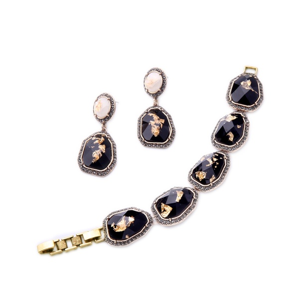 Boutique! Elegant Gold Leaf Crystal Drop Earrings - Picture 8 of 8